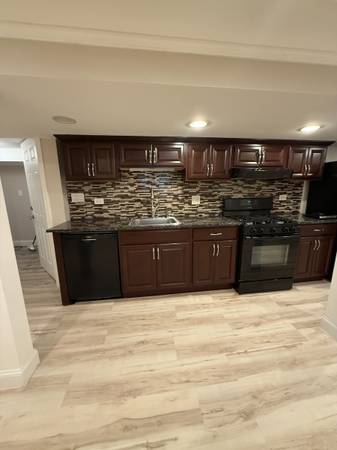 $1,500 / 1br - Update / luxury quality 1 bed plus den and W/D in unit!  Ravenswood! (Ravenswood Chicago)63960010585346121