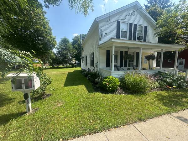 $219 / 2br - 1436ft2 - Beautiful Adams village home (Adams)63822291018881120