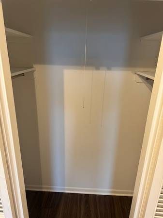 $3,650 / 2br - 1200ft2 - Awesome 2 Bed-24hr doorman, skyline gym, pool, sundeck w grills (Lakeview)63899122535938124