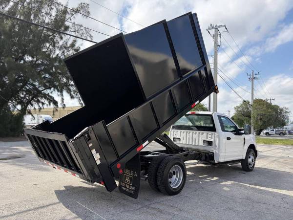 2018 Ford F350 SD DRW - Photo 12