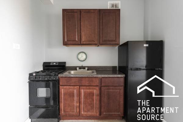 $1,295 / 1br - 🌟 Chic Renovated 1 Bed in Rogers Park – WAIVED ADMIN FEE (Rogers Park)63960148557058121