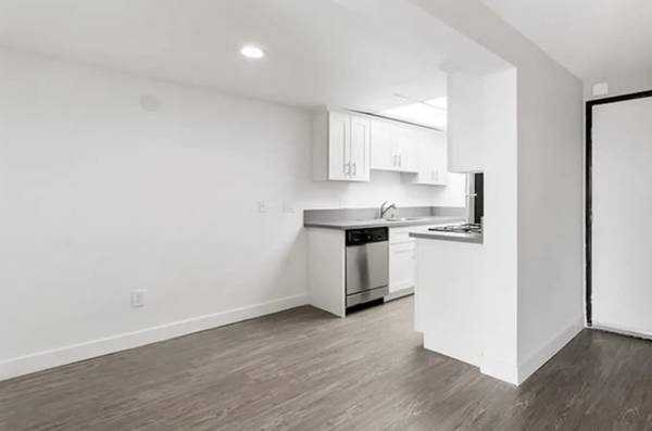 $2,195 / 1br - 857ft2 - 1Bd+1Bath Apartment Home!! Move in Special!! (6805 Louise Ave, Los Angeles, CA 91406)63998005985538123