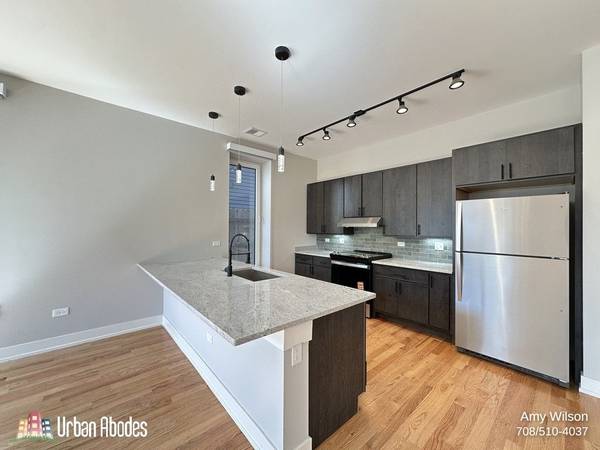 $2,495 / 2br - 1072ft2 - 1 month FREE! 2 Bedroom, 2 Bath in Pilsen, Available: 10/15/2025 (Pilsen)63918532765442120