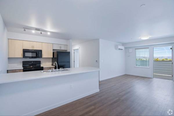$1,814 / 4br - 1388ft2 - Large Closets, Playground, Free Weights (205 Silver Lake Rd, Reno, NV)63992633990402121