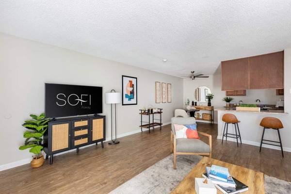 $2,605 / 2br - 858ft2 - 2BD 1BA, Encimeras de Granito Falso, Piscina para Chapotear (13409 Midland Rd, Poway, CA)63819410806145121