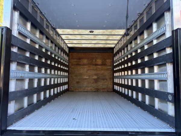 2012 Isuzu NPR W4500HD - Photo 11