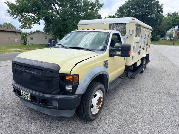 2010 Ford F-550 - Photo 2