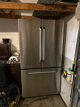 GE Fridge works great 1