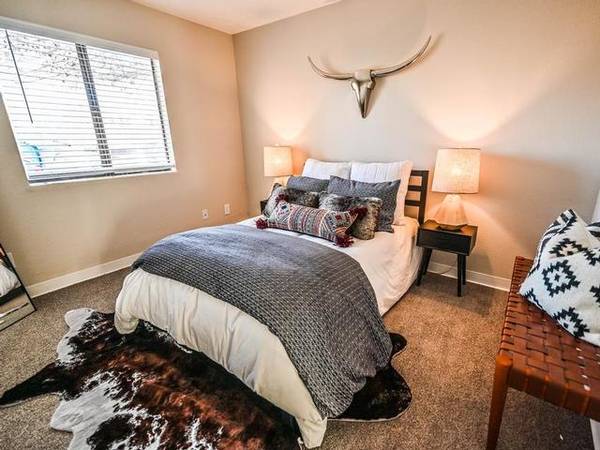 $1,555 / 500ft2 - Close to Public Transportation, Fitness Center with Cardio Equipment (Dakota Canyon Apartments)63806019677825120