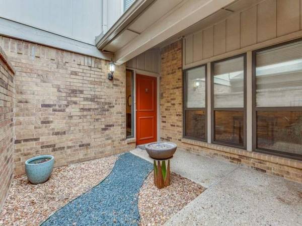 Wonderful low maintenance townhome in desirable Preston Square. 1