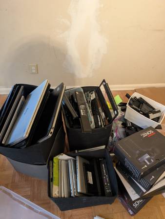 LARGE LOT LAPTOPS PARTIAL WORKING AND PARTS 1