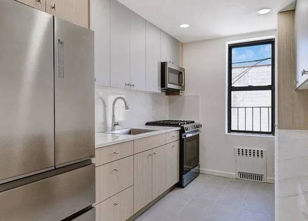 $1,100 / 1br - Welcome to this Spacious renovated modern 1 Bedroom apartment (Salisbury)63806889893633121