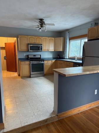 $2,500 / 2br - Spacious Two Bedroom Apartment - Everett - $2500/month - Avail 10/1 (Everett)63690775456769120