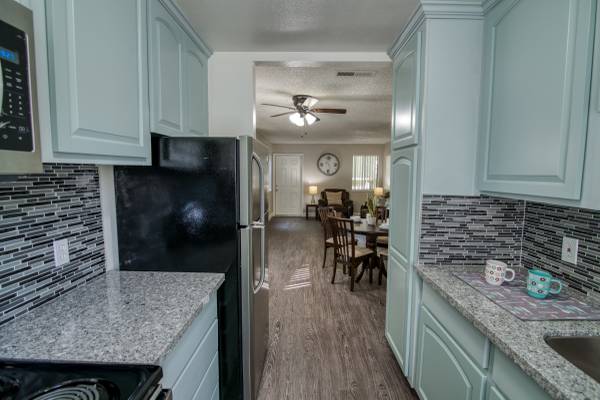 $1,597 / 2br - 889ft2 - 2 BEDROOM 2 BATHROOM AVAILABLE FOR RENT WITH WASHER AND DRYER HOOK-UPS (Fresno ✨)63798509785985120