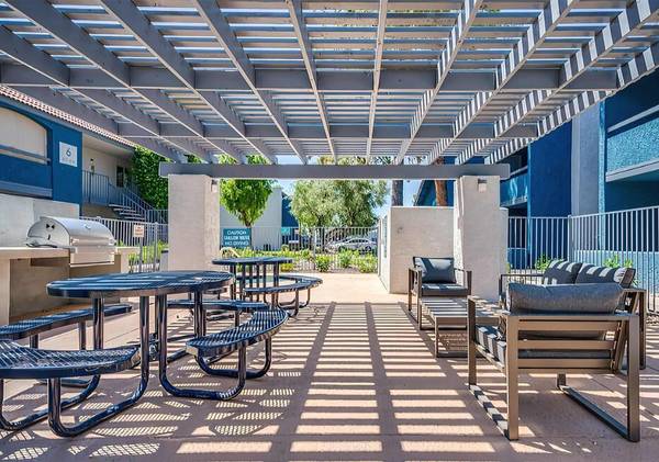 $1,435 / 2br - 808ft2 - Beautiful Landscaping, Washer and Dryer in Home, A Must See (Downtown Gilbert, Near Sam's Club)64024994471299124