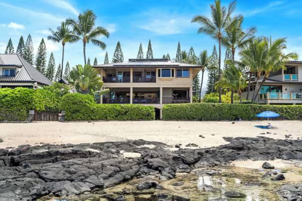 $11 / 4br - Luxury Beachfront Home w/ Pool, Spa, AC & Stunning Sunset Views at Mermaid Cove (Kailua Kona)63939663922435123
