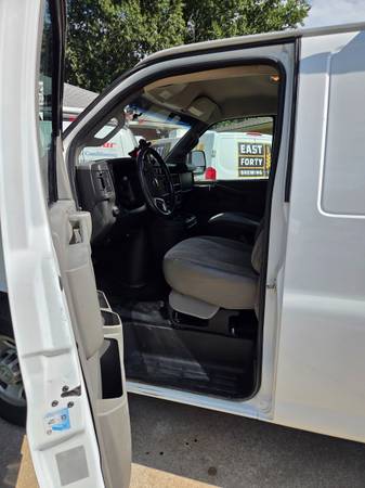 2019 Chevrolet Express 2500 - Photo 10