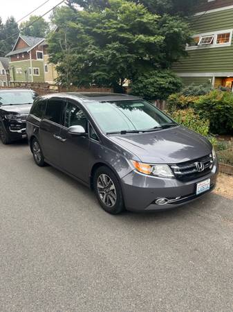2015 Honda Odyssey Touring, odómetro 74,000 millas. - $20,000 (Seattle)63476026545537120