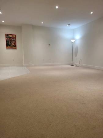 1BR Spacious Basement Suite, 870 Sqft 2