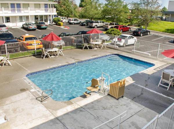 $599 / 1br - Furnished Room w/ Weekly Flat Rate >> Free WiFi, CableTV (Tacoma South)63934290542210122
