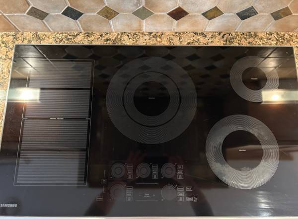 36" Samsung Smart Induction Cooktop 1
