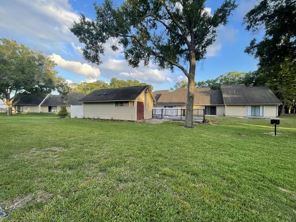 $1914.00 / 2br - 1300ft2 - LARGE TAMPA TOWNHOME NEAR ST. JOSEPH'S HOSPITAL AND A SHORT DRIVE TO S63976135628802121