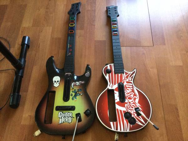 Guitar Hero Bundle Nintendo Wii con 2 guitarras, batería y juegos - $100 (Fremont / Union City / Newark)63439727240579121