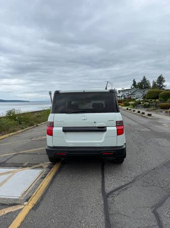 2010 Honda element all-wheel-drive extremely low miles clean title - $12,900 (Edmonds)63617276201475120