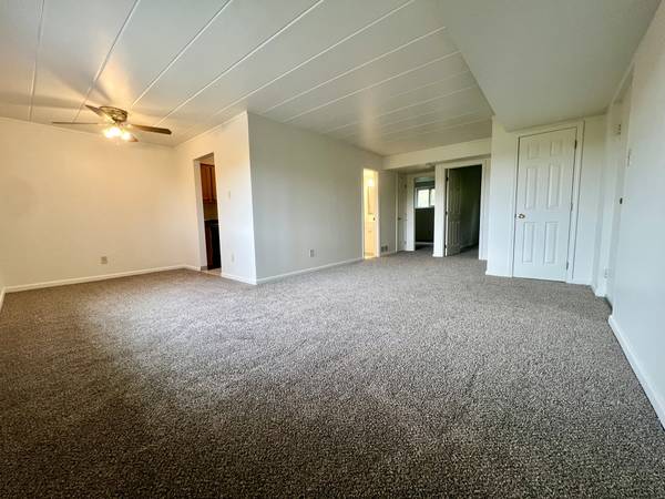 $1,050 / 2br - 2 BR at the Four Seasons in Plum! Heat Included & Equipped Kitchen!! (Plum, Monroeville, Boyce Park, Plum Boro)64013370828289121