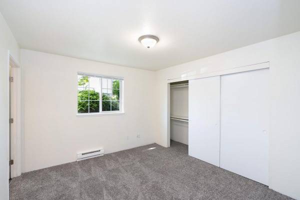 $1,995 / 3br - 1100ft2 - Big & Bright 3 BR-Laundry In-Unit + Playground Fun Nearby (Downtown Gresham)63820739249667122