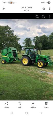 John Deere 458  round baler 1