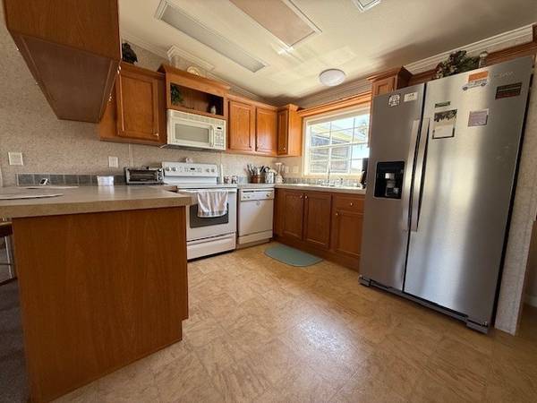 $75,000 / 3br - 1144ft2 - Stylishly Furnished Home with Modern Updates in a Peaceful Cul-de-Sac (Lake Juliana Landings, Auburndale, FL)64149652341377123