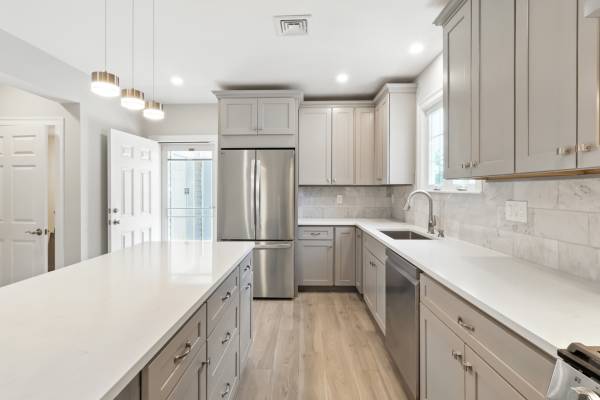 $5,000 / 5br - 2000ft2 - Modern 5-Bedroom Apartment w/ Parking and In-Unit Laundry Near Boston (Malden)64034776913666121
