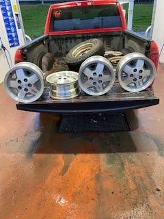 4 pcs. 87-92 Jeep aluminum wheels only 1