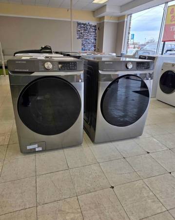 NEW Large Capacity Samsung Washer & Dryer in Platinum MSRP $2,298.00 1