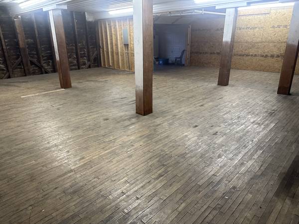 $1,000 / 1050ft2 - Camper parking and warehouse storage (Mt wolf)64165010174979123