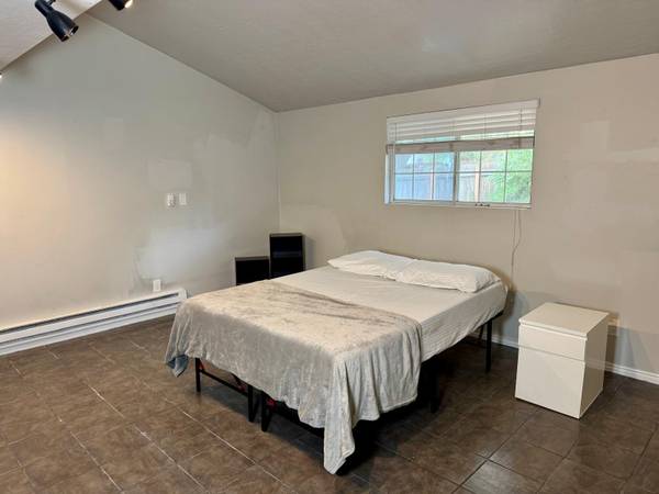 $900.00 / 1br - Modern Coliving in Millcreek – Private Room + Shared Bath63670973120257120
