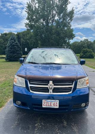 2010 Dodge Caravan SXT-low miles Braun Entervan2 Wheelchair conversion - $19,98963482337039875122