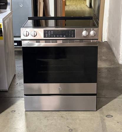 GE 30" Slide-In Induction Range Stainless Steel PHS700AYFS 1