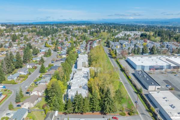 $2,099 / 2br - 860ft2 - Top Floor 2_Bedroom Oasis Available Now! Apply Today & Save (Everett, Everett Mall Way)64031308380035121