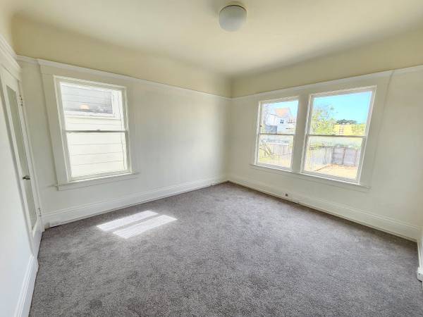 $1,050 / 2br - 1200ft2 - Spacious Remodeled Full Floor 2br/2ba extra Guest Room/Office and Yard (San Francisco)63888989463681120