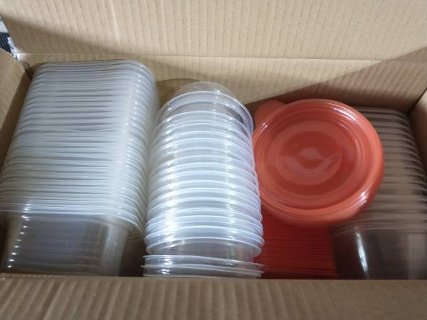 Lot of plastic food containers - NEW 1
