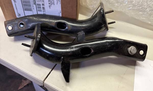2007 Mini Cooper 2007 Left & Right Bumper Brackets 1