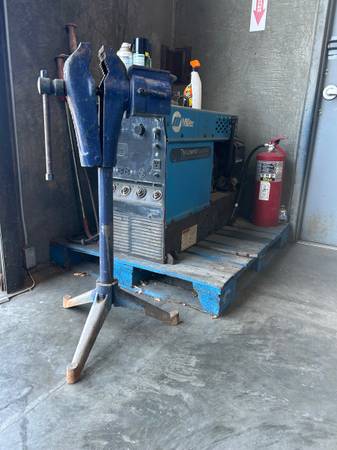 Vintage Blacksmith Vise 1