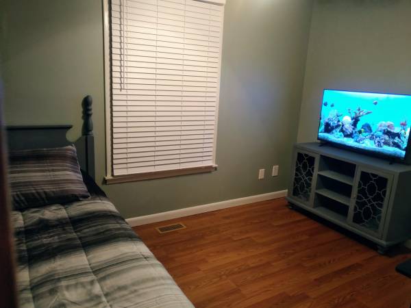 $650 Furnished Room in house w/Pool Near Redstone. Flat rate. (Huntsville)63801860205955121