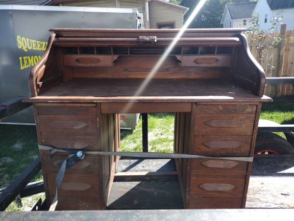 Rolltop desk 1