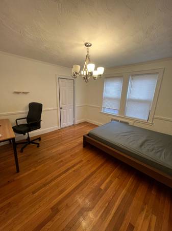 $1,200 / 4br - A large single room for rent, with bright and newly renovated toilets, and a 15 (Brighton MA 02135)63996545938050121