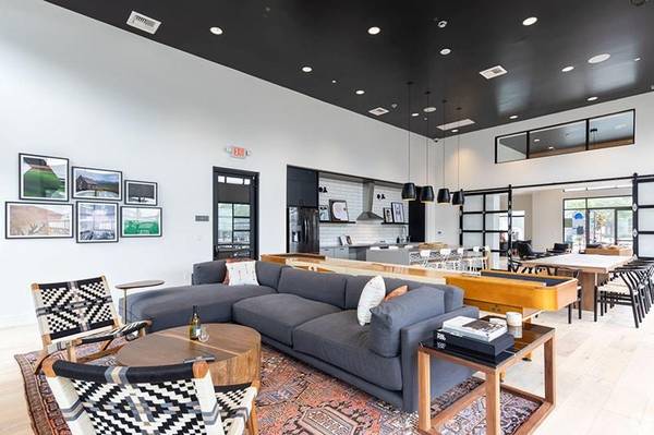 $2,674 / 2br - 895ft2 - Ventilador de techo, cocina al aire libre con parrillas de gas, techos altos (santa rosa)63847329161603122