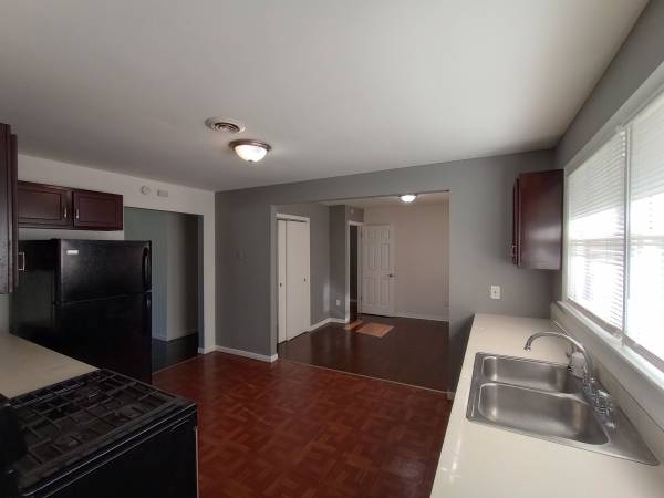 $1,600 / 3br - 1000ft2 - Charming 3BR Home in Joliet – Hardwood Throughout (Joliet)63898473509379120