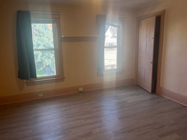 $1,000 / 2br - House available for rent (South Side Slope)64013532695425120